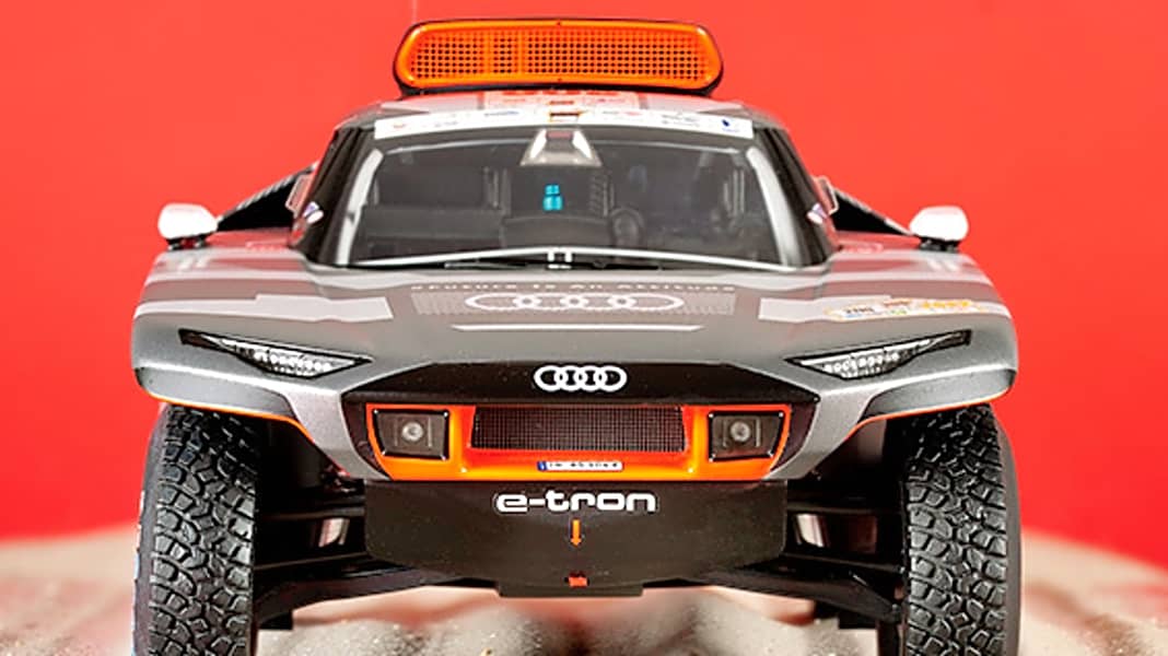 Wüster König: Audi RS Q e-tron in 1:43 & 1:18