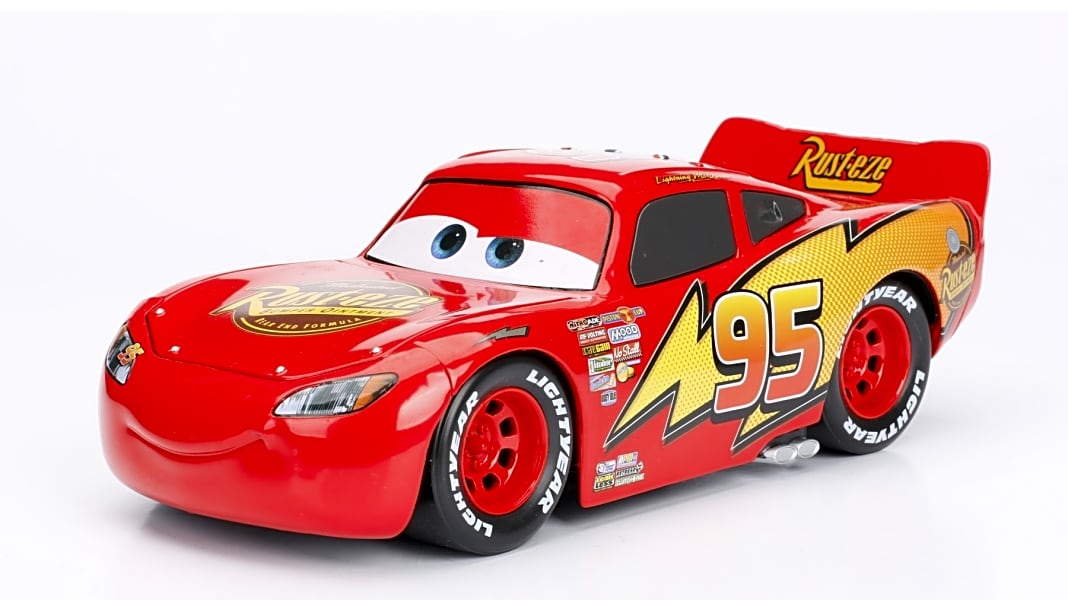 Ka-Chow! Jada schiebt Lightning McQueen vom Disney Film “Cars” aus der 1:24-Box