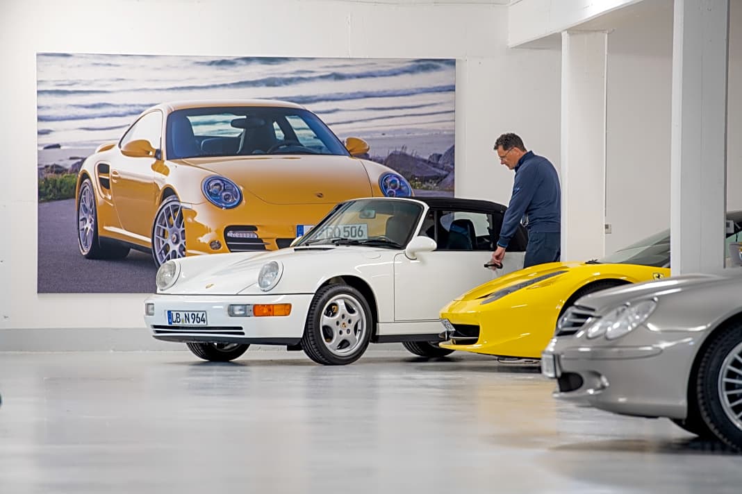 Hans-Gerd Bode kann jederzeit zwischen Mercedes, Ferrari und Porsche wählen. Seine aktuell liebste Wahl: das 911 Cabrio, Jahrgang 1993.