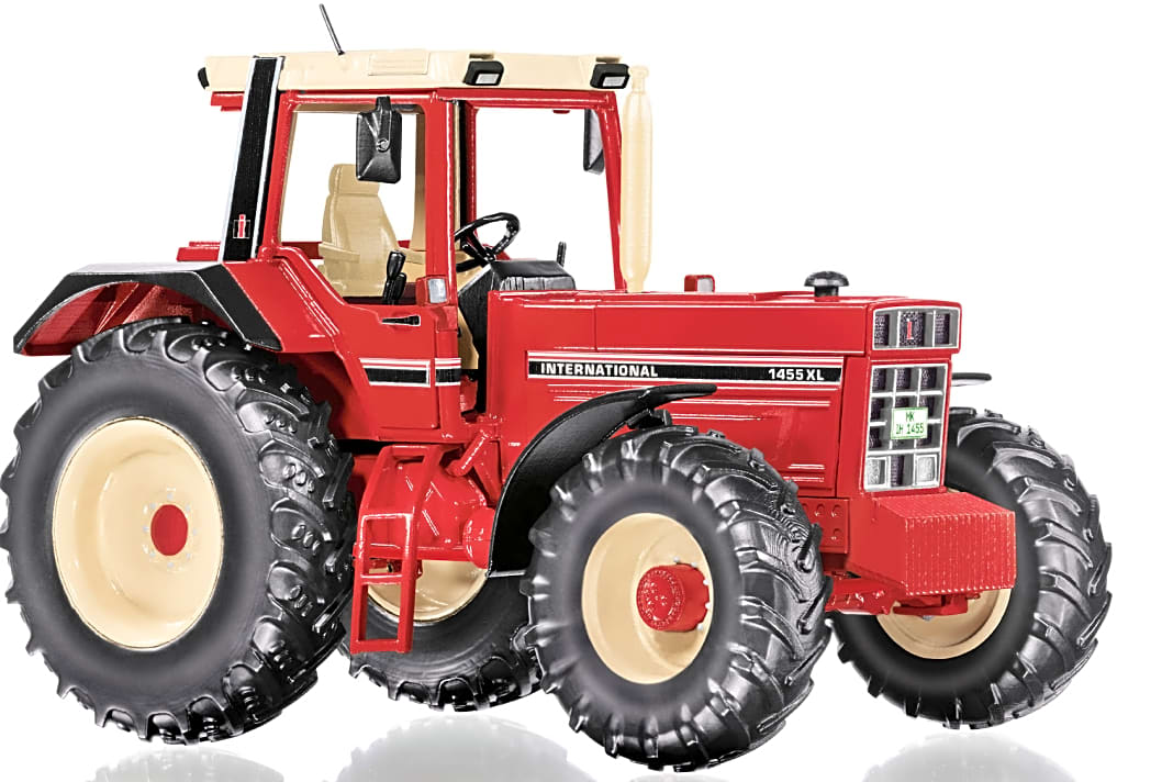 Als Traktoren-Youngtimer bringt Wiking den International Harvester 1455 in 1:32.
