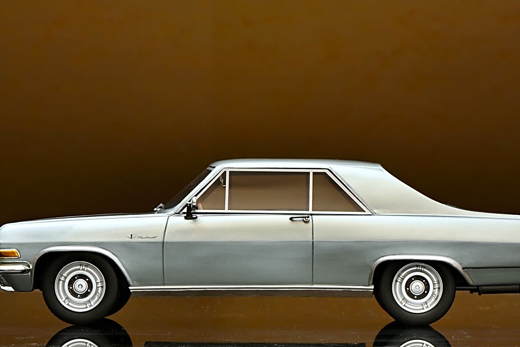 Vom Original des Opel Diplomat Coupés gab es exakt 347 Stück, vom 1:18er baut Schuco je 500 in den Farben Grünmetallic und Silber