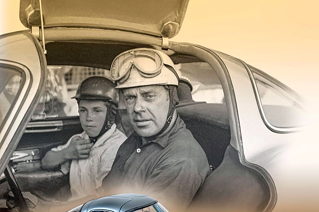 Das große Bild zeigt Rudolf Uhlenhaut zusammen mit seinem Sohn in dem Coupé des Mercedes 300 SLR, das ab 1955 seinen Namen trug