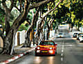 Underdog: In dieser Straße im Norden von Tel Aviv wohnen die reichsten Israelis, ein »Arme-Leute-Porsche« Baujahr 87 erregt hier trotzdem Aufsehen.