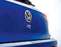 Um der neuen VW-Designsprache gerecht zu werden, wurde das neue R-Logo unterhalb des Volkswagen-Emblems platziert