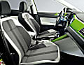 Das Design-Paket „Visual Green“ bringt zweifarbige Stoffsitze und das lackierte Dashboard | Fotos VW, H. Mutschler (3), M. Santorto (3), D. Annameier (1)