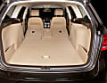 Passat Variant: Kofferraum-Volumen von 603 bis 1731 Liter, stellt man auch noch die hintere Sitzfläche auf wird der Ladeboden eben