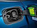 Einfache Handhabung: Der Einfüllstutzen für CNG (14,6 kg) befindet sich neben dem regulären Tankdeckel fürs Benzin (9 l)