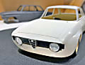 BRM feilt in seiner hauseigenen Musterwerkstatt am 1:24-Prototypen der Alfa Romeo Giulia GT mit breiten Backen 