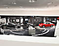 Originale, Modelle und Meilensteine treffen in der Ausstellung „50 Jahre Porsche Design“ aufeinander und ziehen die Besucher in ihren Bann