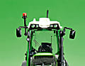 Der Schmalspur-Traktor Fendt 211 V Vario ist bei Obstbauern und Winzern die allererste Wahl als Arbeitsmaschine