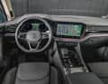 Kaum Knöpfe, viele Funktionen: Das mächtige „Innovision Cockpit“ ist dem Fahrer zugewandt und besteht sowohl aus einem 15-Zoll-Zentraldisplay (Discover Premium) und einem 12,3-Zoll-Digitaltacho