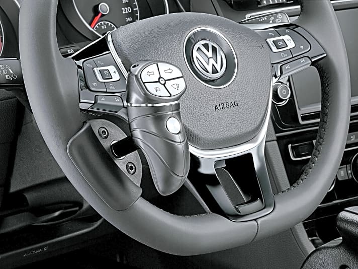   Eine von Volkswagens zahlreichen Fahrhilfen ab Werk ist der Multifunktionsdrehknauf "Touch", der es ermöglicht, viele Fahrzeugfunktionen via Funk zu bedienen. Dazu zählen Blinker, Licht, Hupe oder Wischer