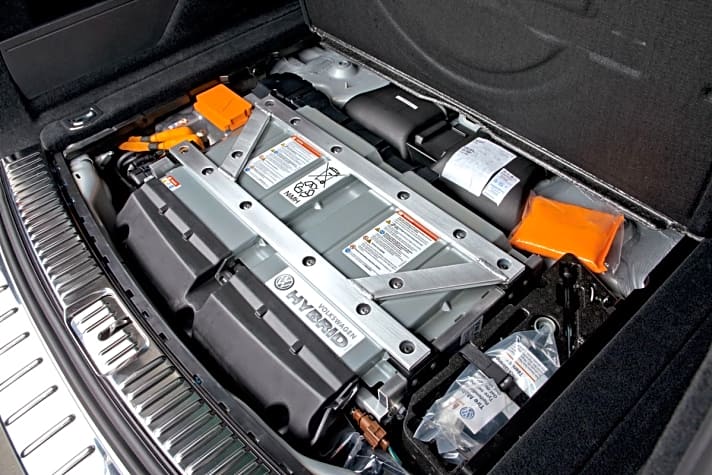   Vergleichstest: VW Touareg Hybrid 380 PS vs. V8 TDI 340 PS