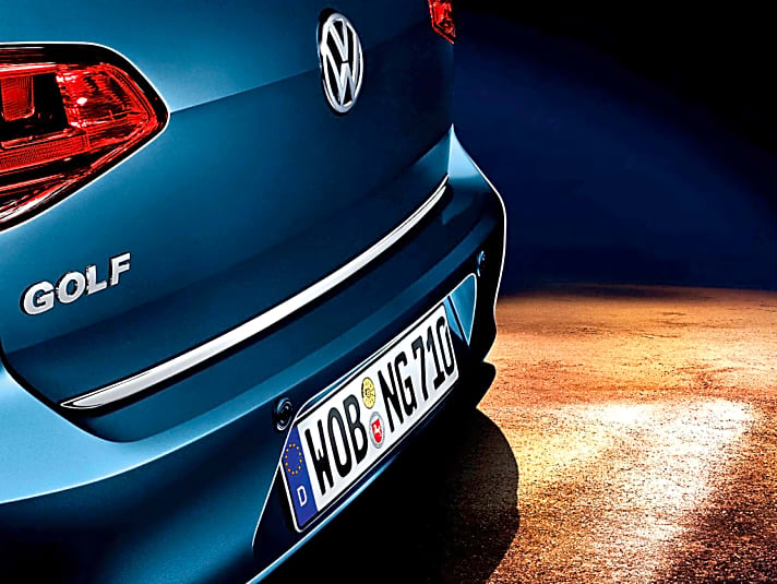   Volkswagen Zubehör bietet für den Golf 7 zwei LED-Kennzei­chenleuchten in Originalteil-Qualität zum Preis von rund 50 Euro