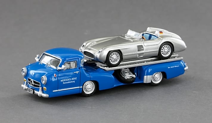 Das “Blaue Wunder”, der klassische Renntransporter von Mercedes-Benz aus den Fünfzigern, kommt von Le Grand als Fertigmodell in 1:87 samt dem 300 SLR als stilechtem Ladegut