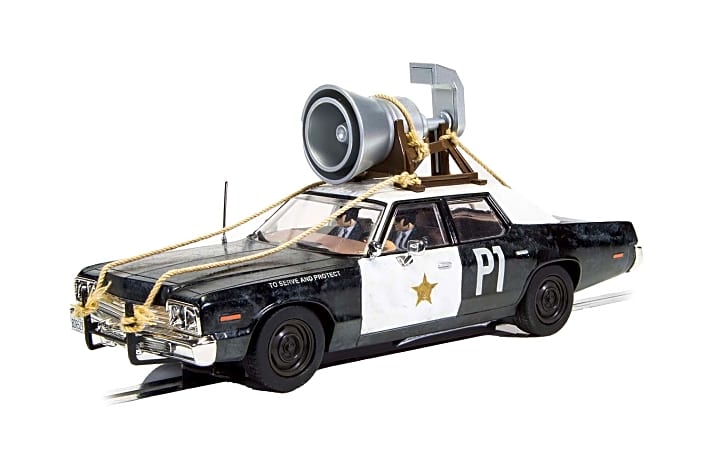 Mit dem Dodge Monaco der California Highway Patrol aus dem Film “Blues Brothers” kommt als 1:32-Modell für die Schlitzpiste eine weitere 2022er-News von Scalextric  ]