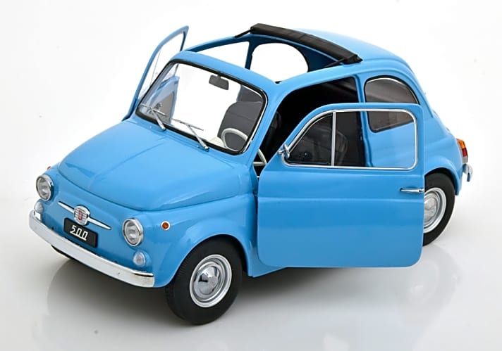 Die erste Besonderheit am Fiat 500 von KK-Scale sind die beiden beweglichen Türen. Extra Nummer zwei sind die wechselbaren Stoffdächer, die es in geschlossener und geöffneter Version gibt.]Foto: Werk