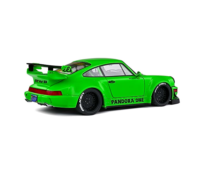 Mark Arcenal und Nakai-san bauen unter ihrem Tuning-Label RWB ihre extrabreiten Autoträume. Der grüne Pandora One von 2011 basiert technisch auf dem Porsche 911 der Generation 964.