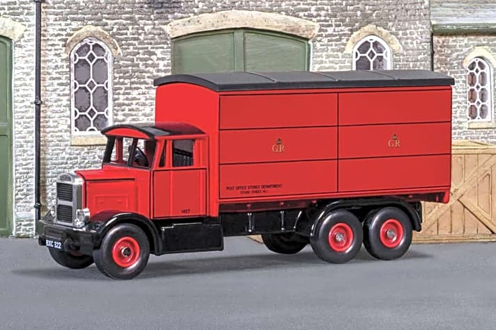 Nein, Scammell-Lastwagen, pardon: Lorries, konnten nicht nur Tieflader über die britische Insel ziehen, sondern auch die Post aus dem Königreich – siehe dieses 1:76-Modell von Corgi ]