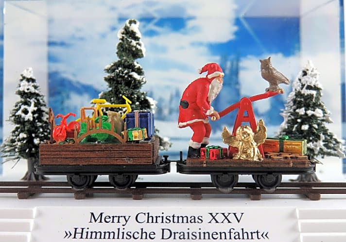 Selbst der Weihnachtsmann braucht irgendein clever gewähltes Fahrzeug, um seine hübsch verpackten Überraschungen zu den Beschenkten zu bringen. Busch hatte da in 1:87 diese überzeugende Idee.