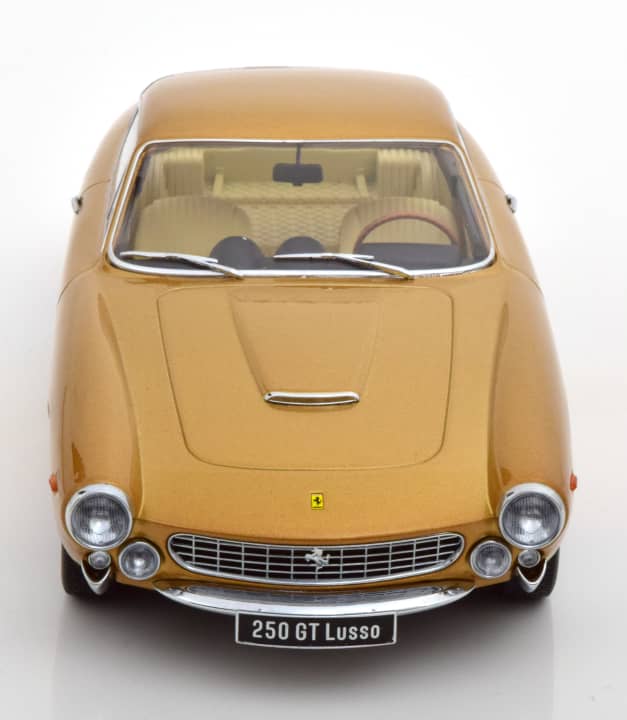 In der Frontansicht wird deutlich, wie elegant der 250 GT Lusso daherkommt. Man beachte auch beim Modell von KK-Scale die perfekt in die Nase integrierten Zusatzscheinwerfer des Wagens.]Foto: Werk