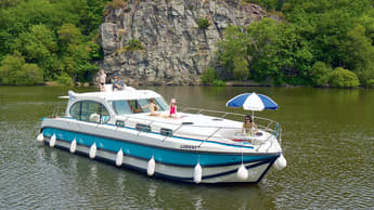 Houseboat for Hungary