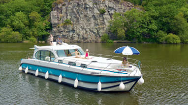 Houseboat for Hungary