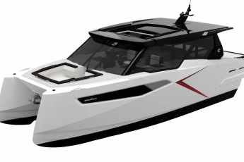 Cruising-Kat mit Decksalon