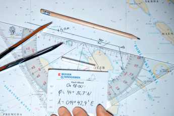 Koppelnavigation verstehen und den richtigen Kompasskurs bestimmen