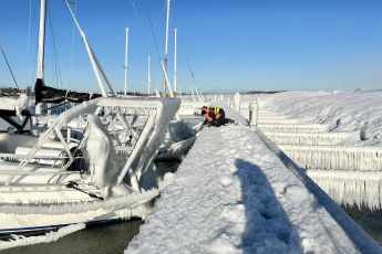 Ice art in harbours and along the coasts