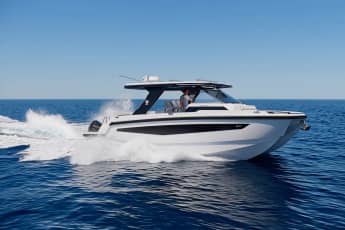 New high-performance catamaran with 800 PS
