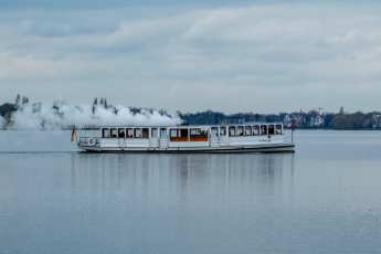 Emergency operation for Hamburg's iconic ship - in the middle of a residential neighbourhood