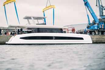 Erste Solar-Yacht aus Stralsund zu Wasser gelassen