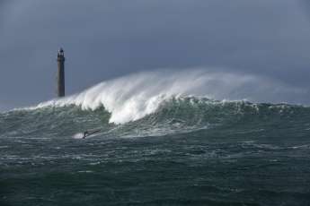 Thomas Traversa auf Big Wave-Mission in der Bretagne