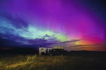Aurora, storm & mushrooms - a summer trip to Cold Hawaii
