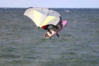 Jumping while wingfoiling - the best tips in the video