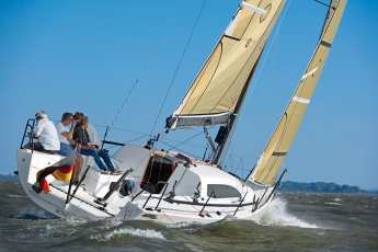 Carbon fibre self-build "Bondi" rocks the cult regatta