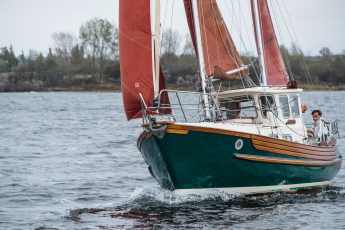 Motor glider for all weathers in a used boat test
