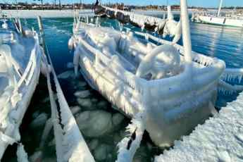 L'art de la glace dans les ports et le long des côtes