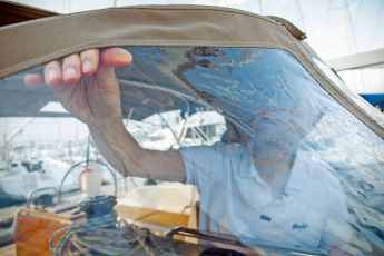 Pulizia del paraspruzzi - come rimuovere le macchie di muffa e le alghe