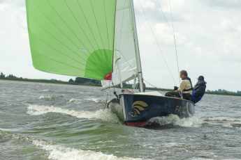 Keel dinghy with speed potential and plenty of safety