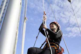 Sicherungsleinen und Klettergurt für Segler