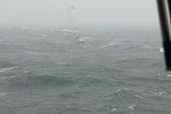 Sauvetage dramatique d'un navigateur solitaire dans une tempête hivernale au large de Helgoland