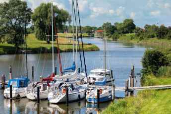 Binnentief Hooksiel ist ein Idyll im Grünen
