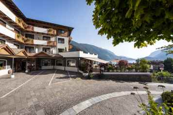 Ariston Lake View Hotel ***