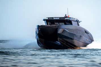 Power-Katamaran von Sunreef und Brabus