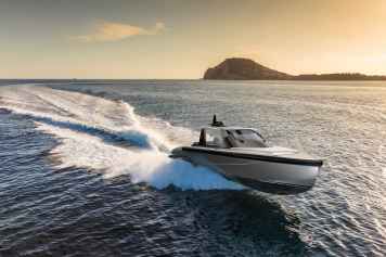Sportlicher Weekender aus Carbon