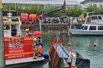 Motorboot will helfen und wird selbst zum Seenotfall