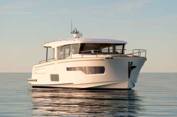 Keine Flybridge, dafür mehr Licht