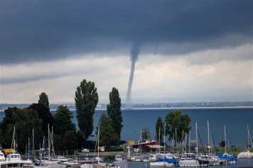 Trombes d'eau au lac de Constance - Sebastian Wache, météorologue diplômé, explique le phénomène